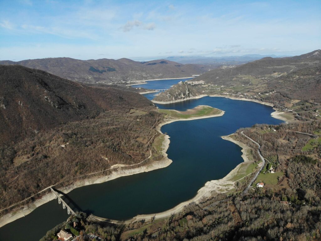 Il lago del Turano in provincia di Rieti 